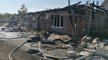 «Ворота отбросило на 20 м»: в воронежском поселке при пожаре в гараже взорвался баллон с кислородом
