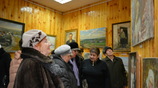 В Нижнедевицке прошла выставка местного художника 