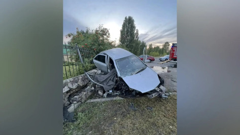 Смертельное ДТП у «Тихой Заводи»: в Воронеже автомобиль врезался в забор ресторана
