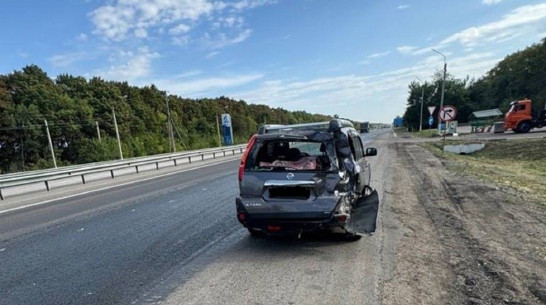 В Воронежской области 66-летний водитель Nissan пострадал после столкновения с фурой