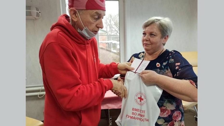 Бутурлиновская медсестра стала почетным донором