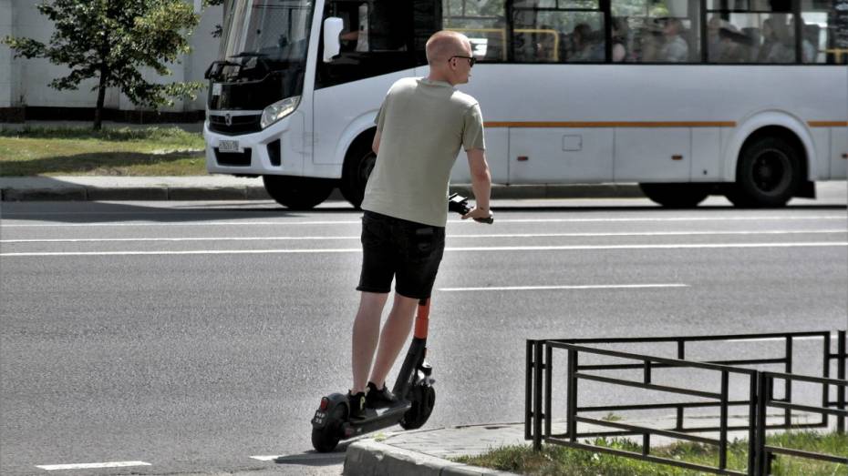 Воронежец на электросамокате сбил 5-летнего мальчика возле детского сада