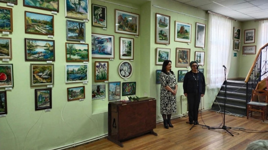 В Боброве открылась выставка местной художницы Юлии Матюхиной