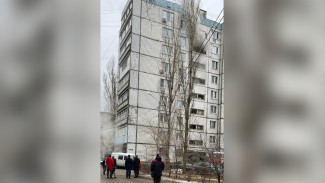 В Воронеже сняли на видео пожар в многоэтажке на улице Юлюса Янониса