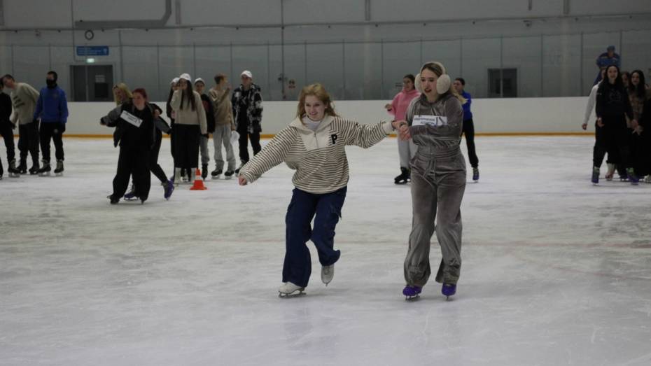 Борисоглебцев пригласили поучаствовать в конкурсно-развлекательной программе на катке