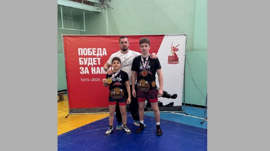 Юные россошанские борцы взяли 2 «золота» открытого турнира в Луганске