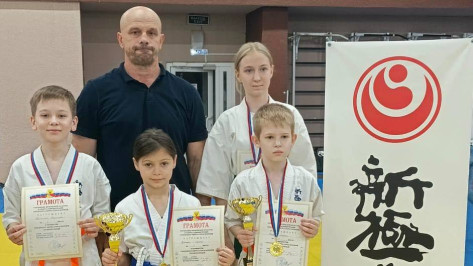 Таловские каратисты завоевали 2 «золота» на городском первенстве