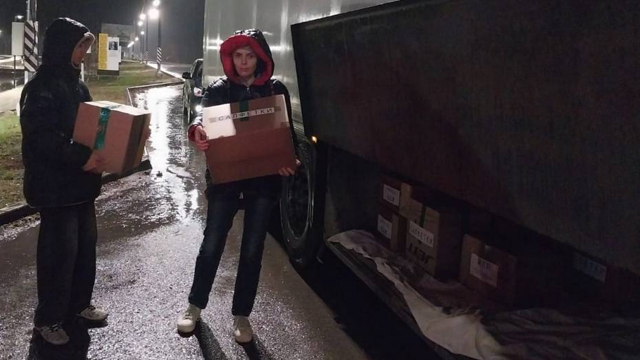 Острогожские волонтеры передали перевязочные материалы для бойцов СВО