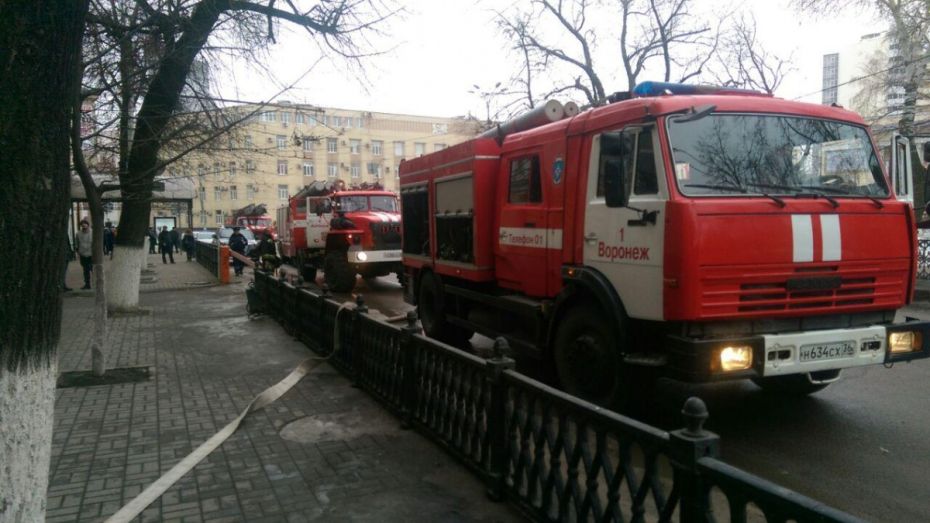 Воронежцев напугали пожарные машины возле Кольцовского сквера
