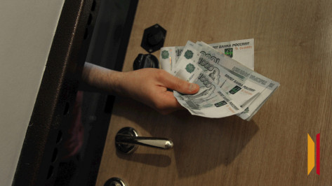 В Воронежской области старшая медсестра шантажировала подчиненных