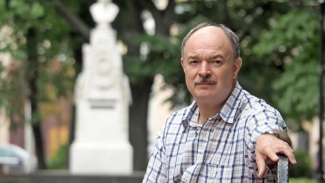Губернатор Александр Гусев поздравил с юбилеем председателя правления Воронежского отделения Союза писателей России