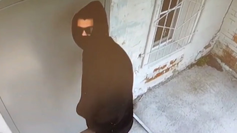 В Воронежской области зять стащил ключи у тещи и обокрал почтовое отделение: видео
