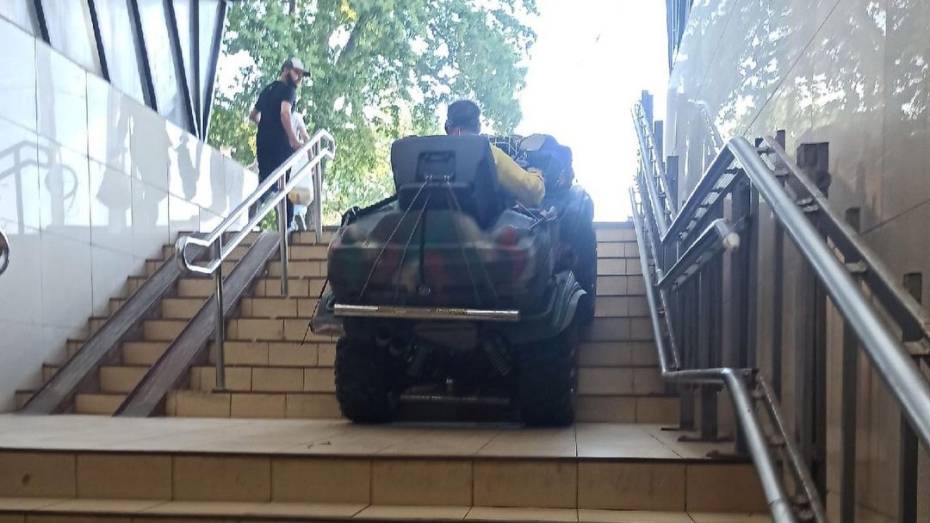 Полиция отыщет проехавшего по подземному переходу в Воронеже квадроциклиста