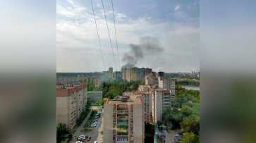Склад с деревянными поддонами загорелся в Воронеже
