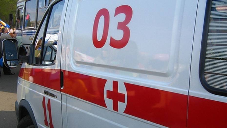 В Воронежской области два человека погибли после столкновения автомобиля и мотоцикла с деревом