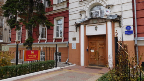 «Угроза для жизни». В Воронеже исчезла парадная часть над входом в старинный дом Шуклиных