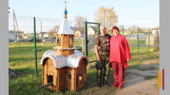 Житель Богучара изготовил 2-метровый макет храма для петропавловского музея