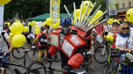 Воронежец получил приз Московского велопарада за костюм Оптимуса Прайма