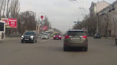В Воронеже автоледи оштрафовали за попавшее на видео нарушение