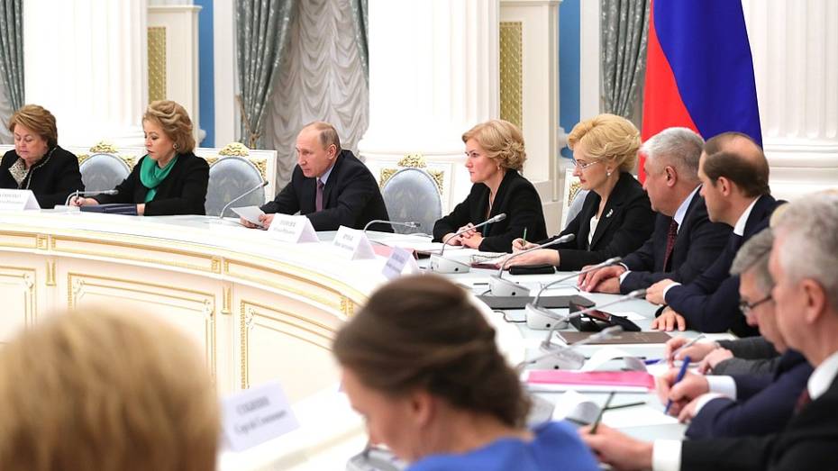 Владимир Путин предложил новые меры поддержки российских семей в 2018 году