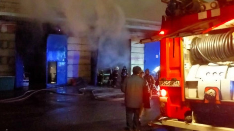 Пожар на складе офисных товаров 27 ноября сняли на видео в Воронеже