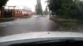 В соцсети опубликовали видео града и ливня в Воронежской области