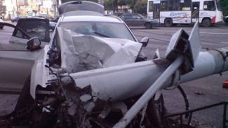 На Московском проспекте BMW врезался в столб