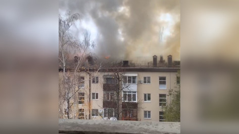 Жильцов загоревшегося дома на улице Небольсина в Воронеже разместят в ПВР