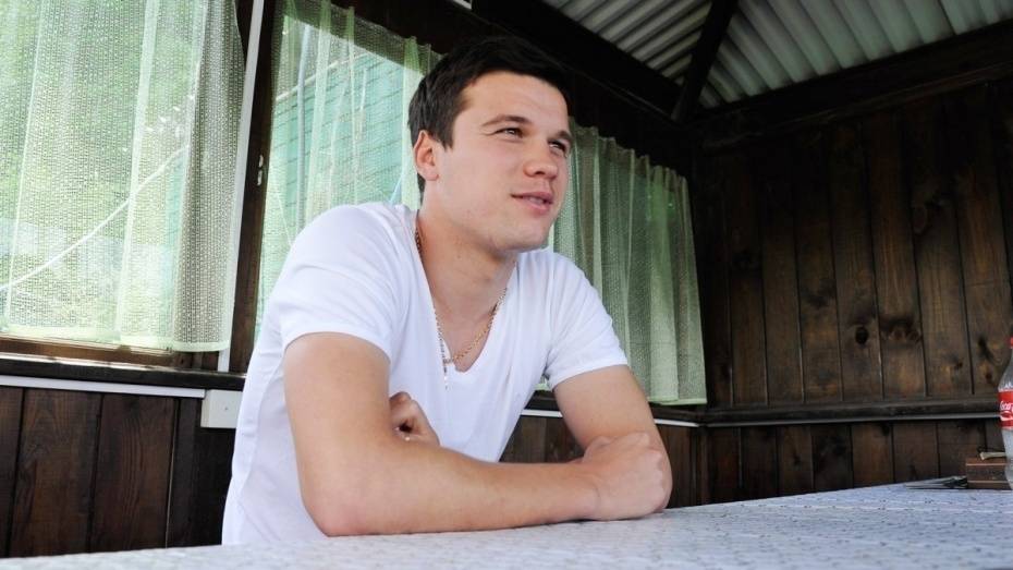 Воронежский футболист забил гол в матче Премьер-лиги