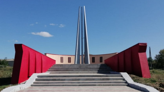 В новохоперском селе Бурляевка отремонтировали памятник погибшим в годы ВОВ односельчанам