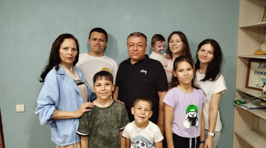 Семейную пару из Воронежа наградили за победу во Всероссийском конкурсе «Семья года – 2025»