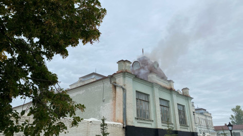В воронежском райцентре загорелось здание педагогического колледжа