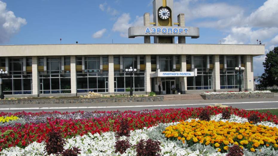 Из-за закрытия липецкого аэропорта пассажиров направляют в Воронеж