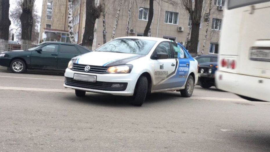В Воронеже оштрафовали водителя Volkswagen Polo за разворот через двойную сплошную