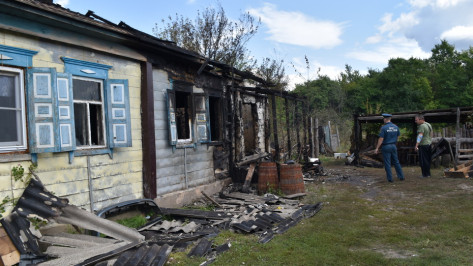 В доме на воронежском хуторе во время пожара находилось 6 детей