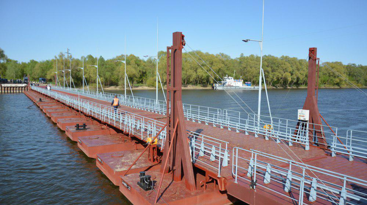 Вода острогожск. Понтонный мост Коротояк. Река Дон Понтонный мост. Коротояк мост через Дон. Понтонный мост в Коротояке.