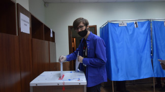 Житель села Верхняя Хава пришел на избирательный участок в день своего 18-летия