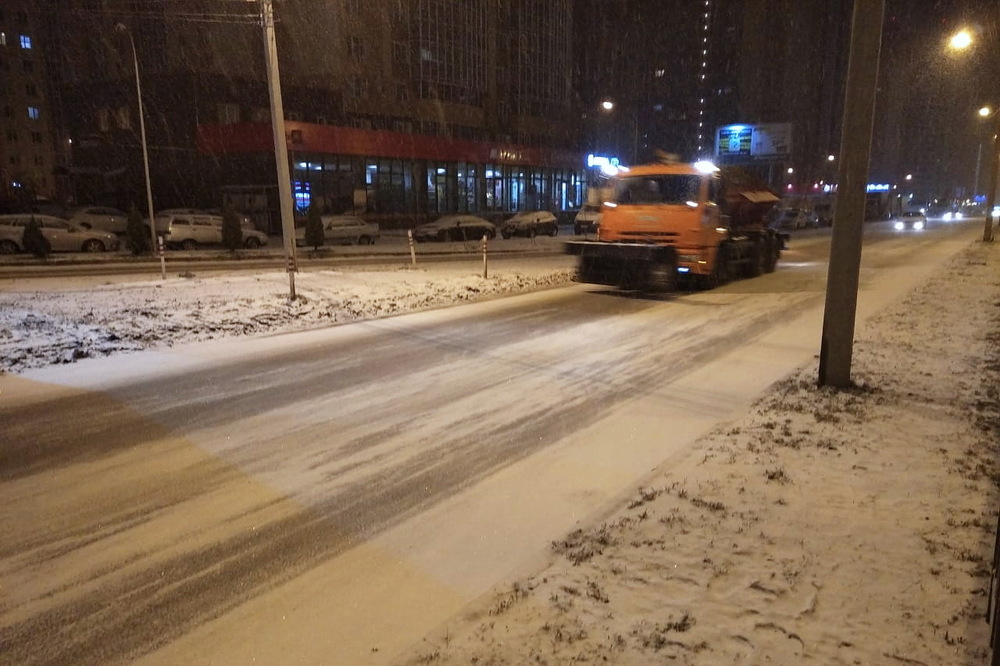 Ночная уборка дорог в Воронеже