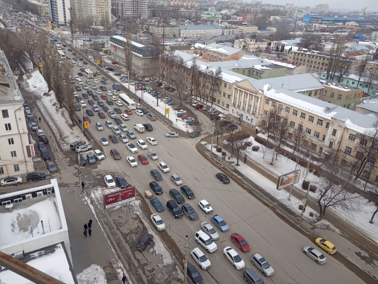 Последние новости про воронеж. Воронеж перекресток улица Донбасская. Перекресток Плехановская. Воронеж затор. Авария на Донбасской Воронеж.