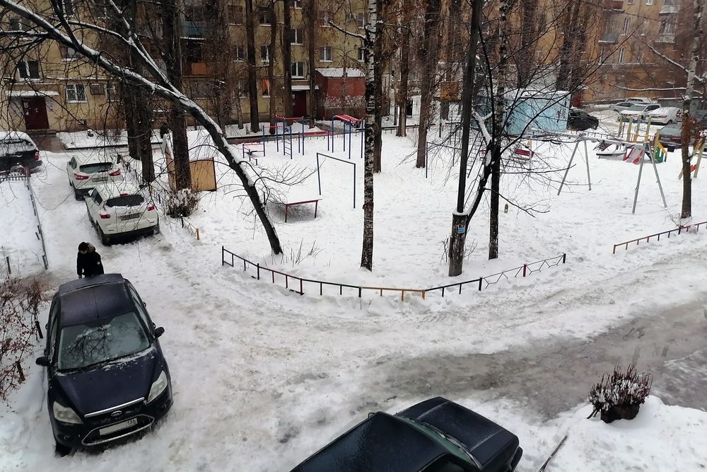 Двор в центре Воронежа в пятницу, 12 февраля