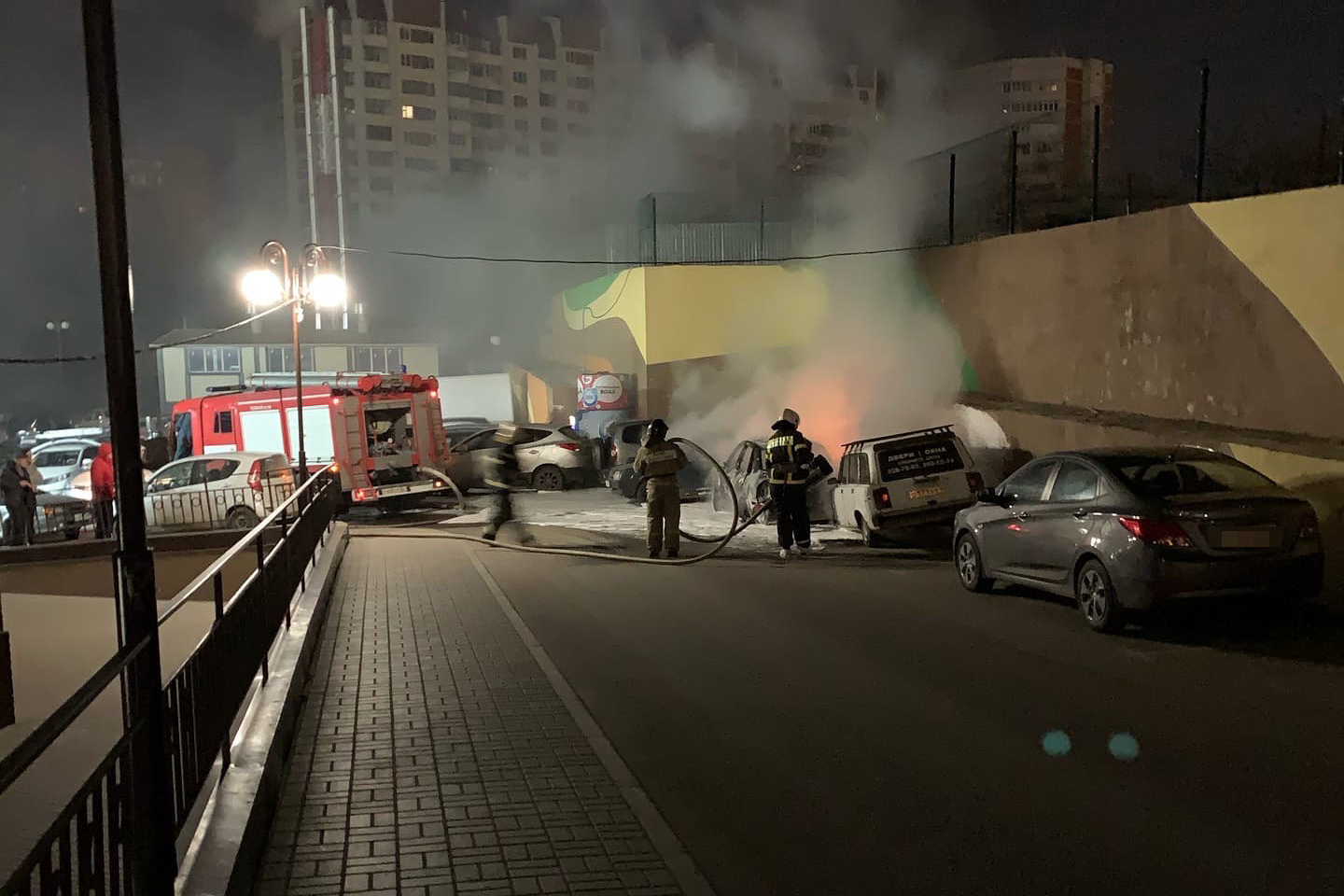 В Воронеже ночью сгорели машины