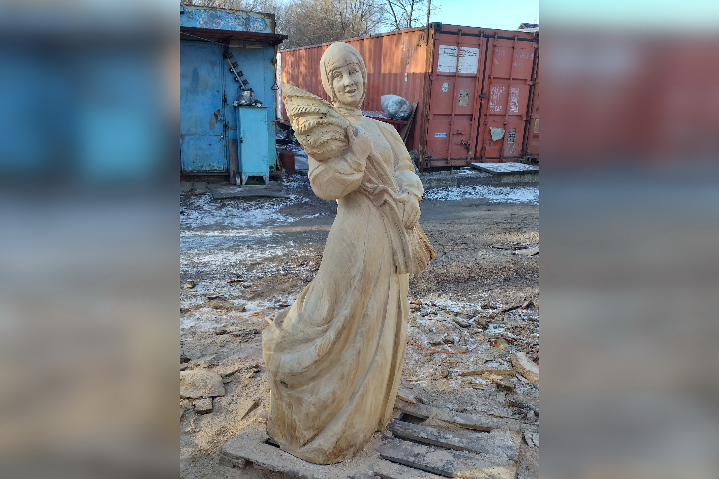 Статуя Аленки в Воронежской области