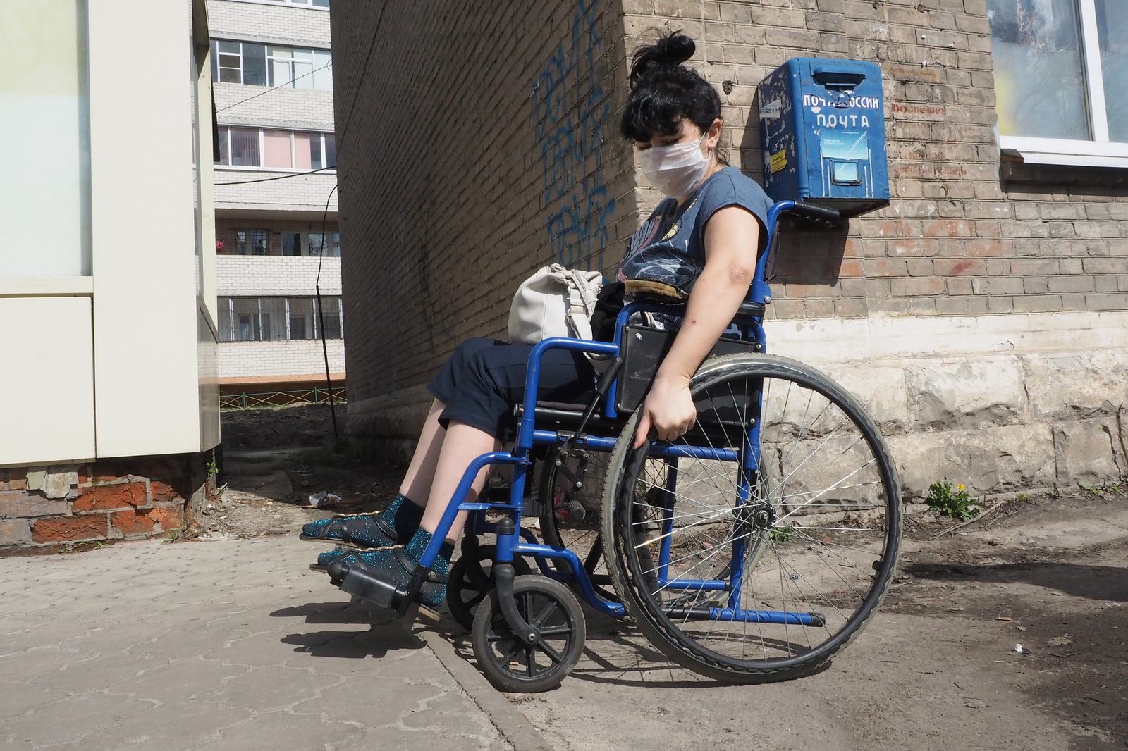 Инвалидность украина. Транспорт для инвалидов. Мотоцикл для инвалидов колясочников. Тележка для перевозки инвалидов колясочников. Инвалидные чехлы для колясочников.