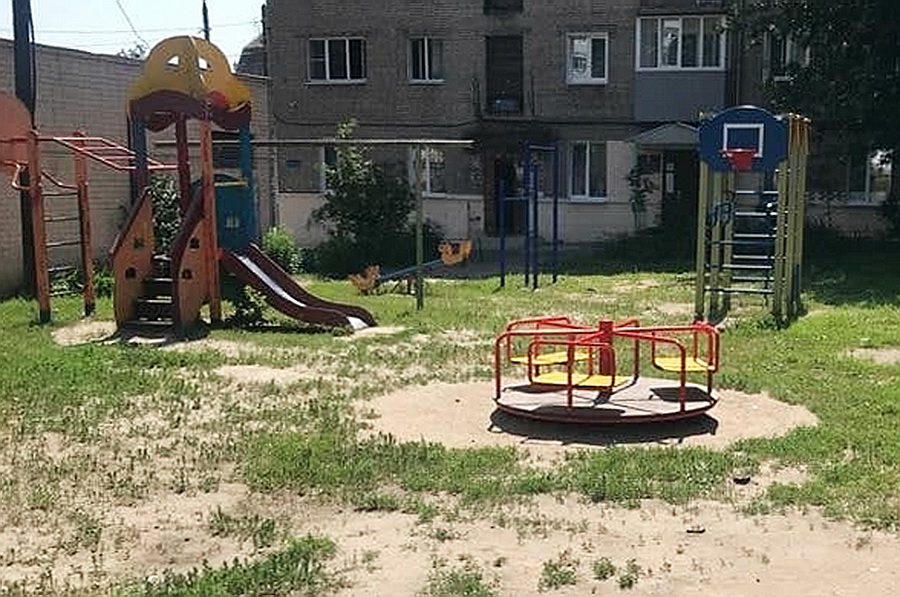 Опасная детская площадка в Воронеже