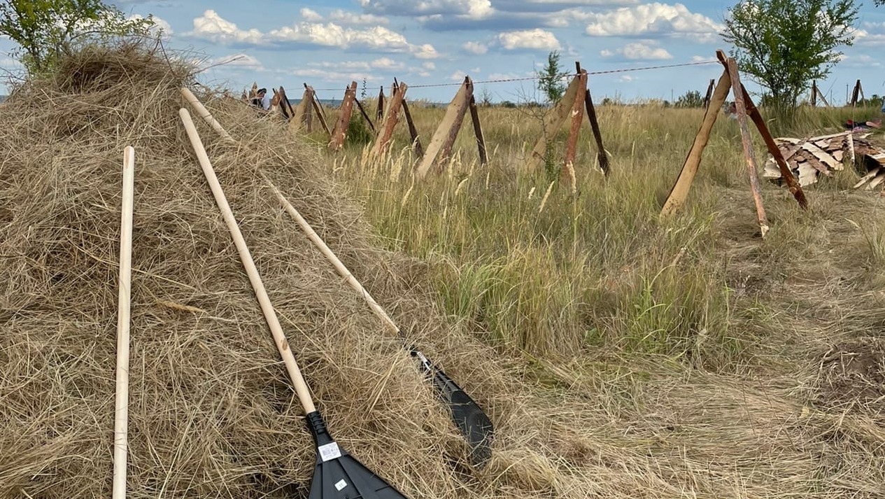 Осадные рогатки построили для реконструкторского смотра «Русская стена» под  Воронежем