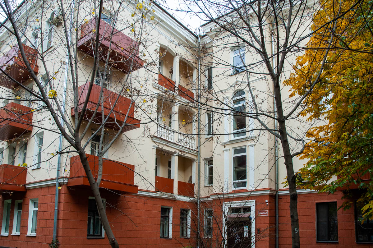 Фасад Дома-гармошки со стороны улицы Студенческой
