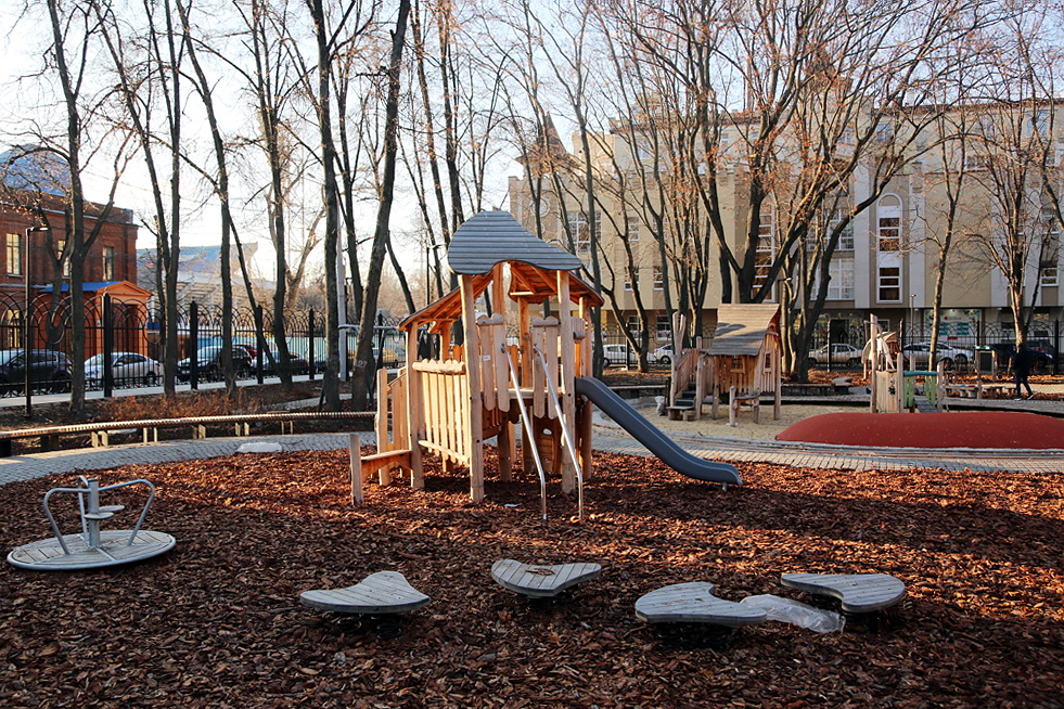 Детская зона в воронежском парке «Орленок»