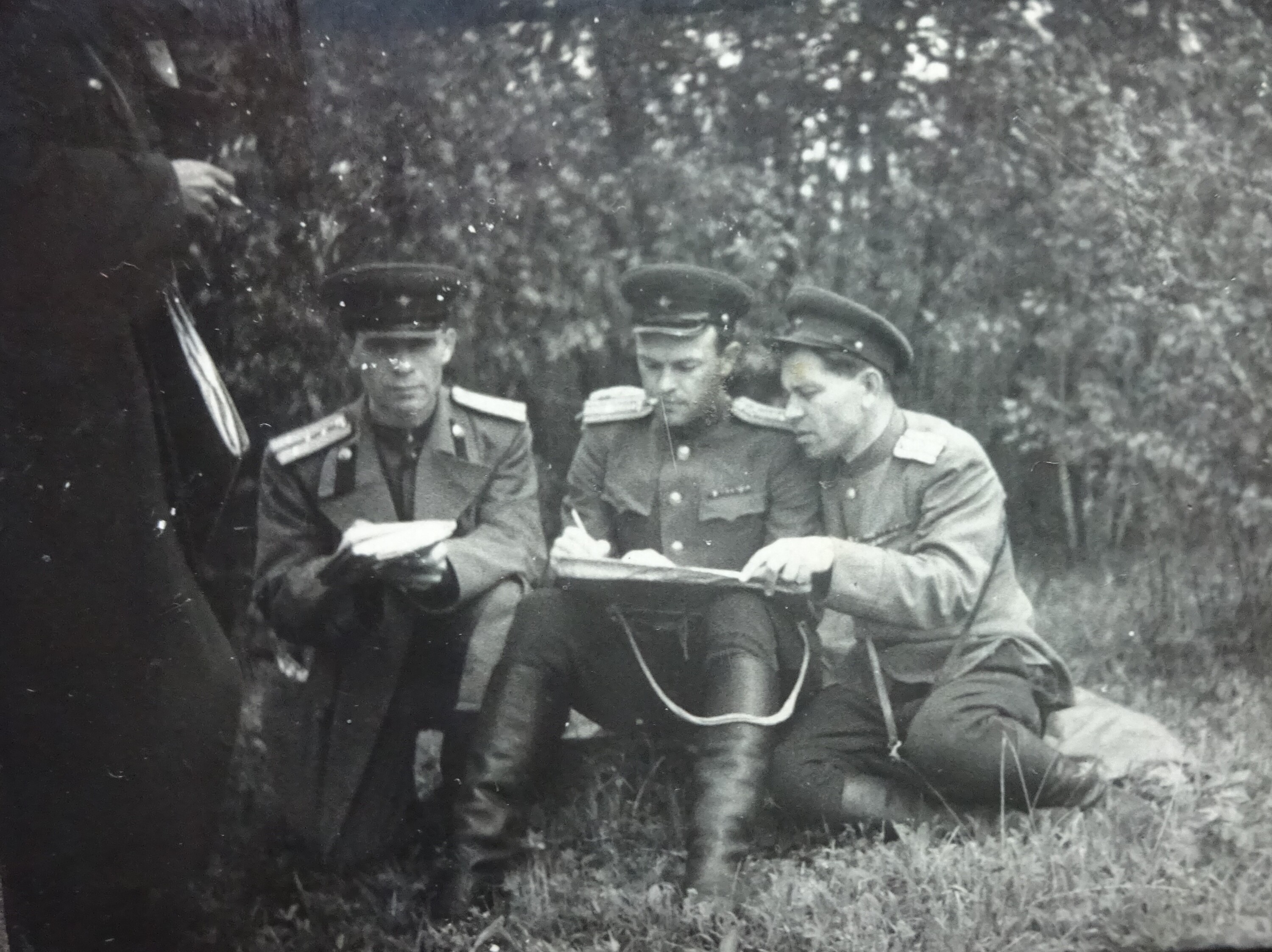 Майор М.А. Воинов (в центре) на учениях, 1949 г.