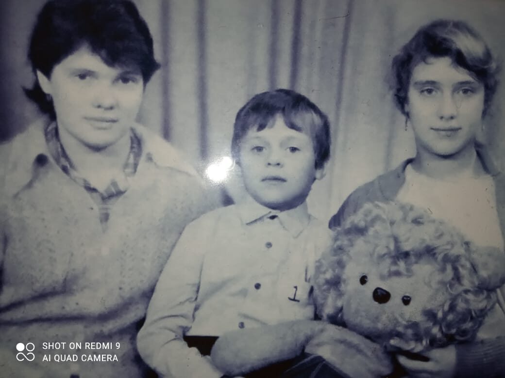 Светлана с сестрой Ольгой и братом Владимиром