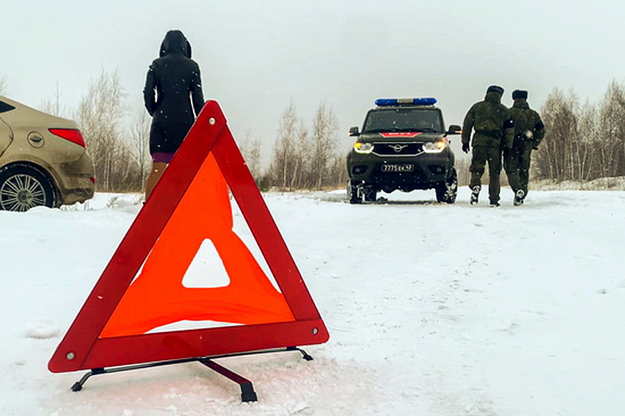 Военные полицейские помогли автомобилистке под Воронежем